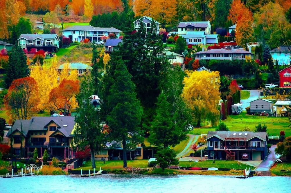 Brightly colorful homes on the lake